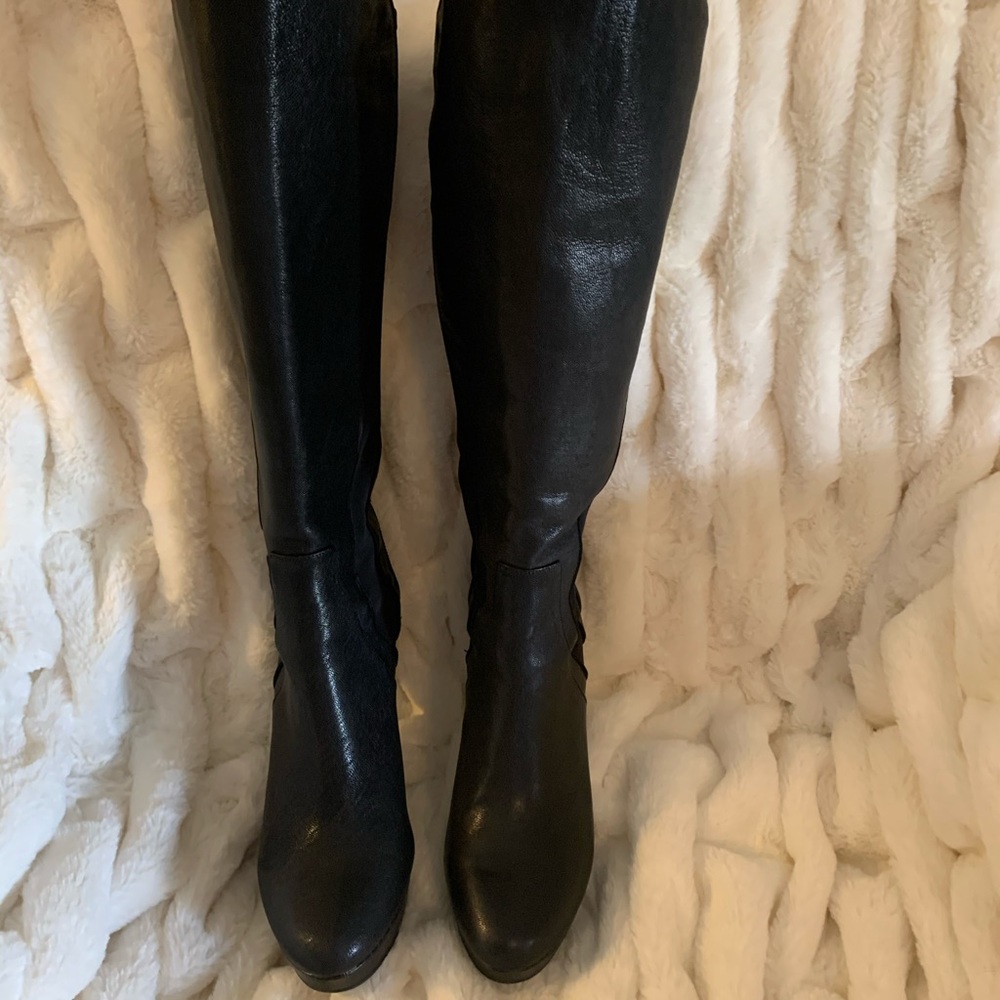 Gianni Bini black leather boot